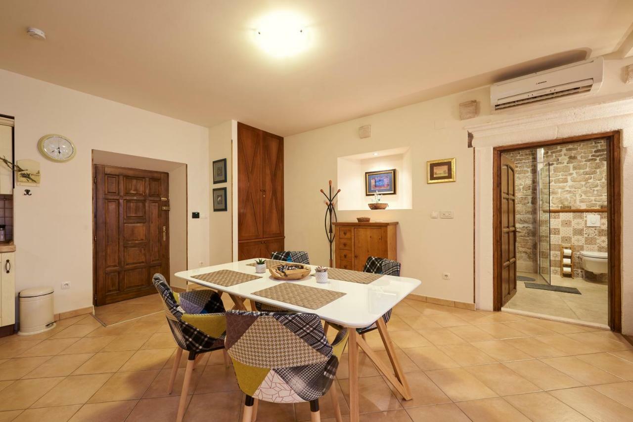 Apartment Capo Residence - Old Town - Parking Trogir Exterior photo