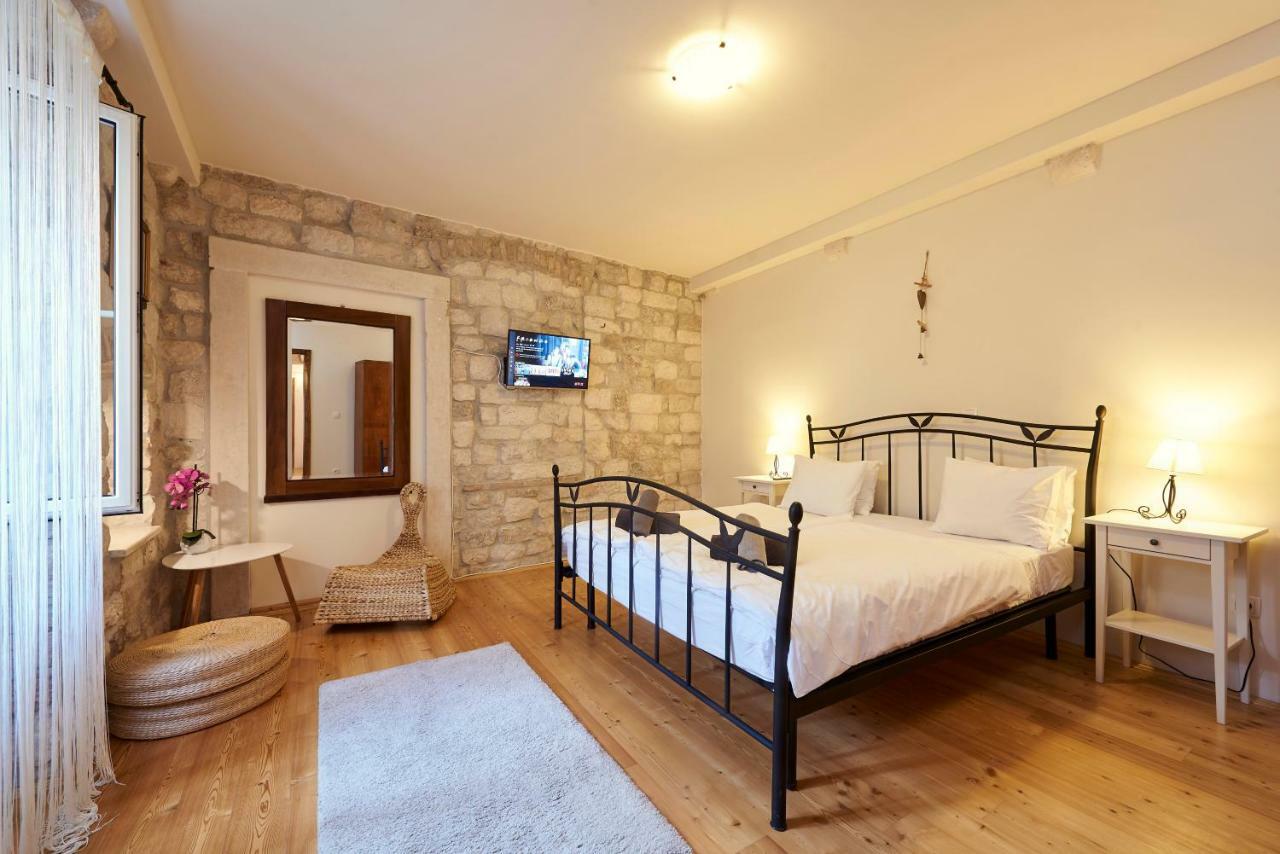 Apartment Capo Residence - Old Town - Parking Trogir Exterior photo